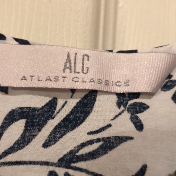 ALC -At Last Classic Small Cotton Navy & White Floral Print VNeck Sleeveless Top - Picture 3 of 6